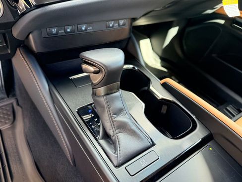 Certified 2025 Lexus ES 350 w/ Premium Package image 22