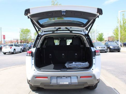 New 2026 Nissan Pathfinder SL AWD/4WD image 6