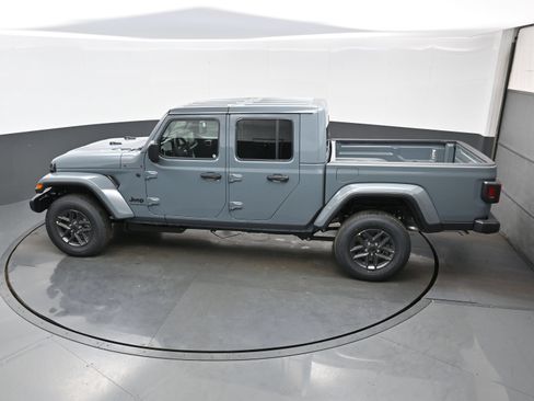New 2026 Jeep Gladiator Sport AWD/4WD image 22