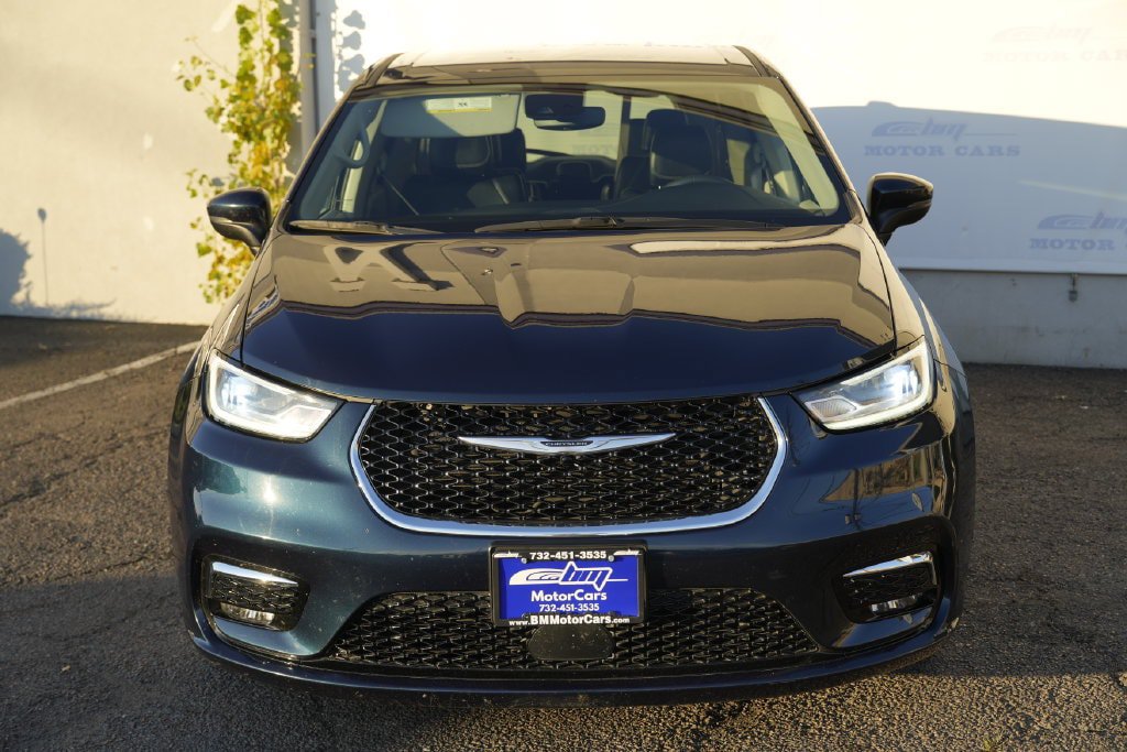 Used 2023 Chrysler Pacifica Touring-L FWD image 5