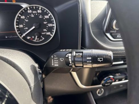 Used 2023 Nissan Rogue SV image 33