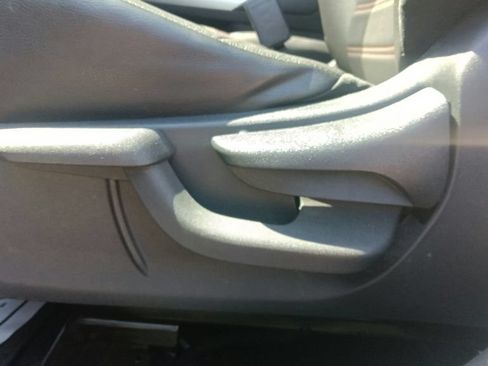 Used 2019 Nissan Kicks SR w/ SR Premium Package FWD image 17