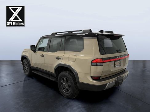 Used 2024 Lexus GX 550 AWD/4WD image 4