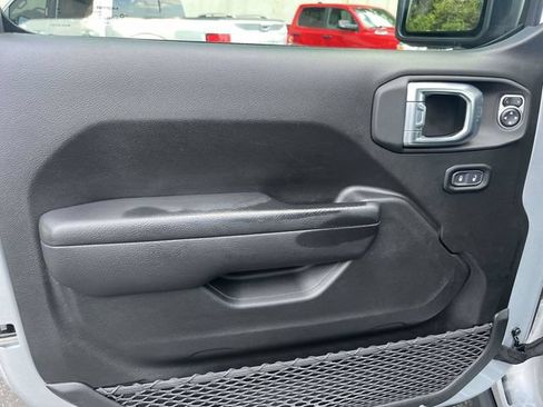 Used 2024 Jeep Wrangler Unlimited Rubicon w/ Technology Group AWD/4WD image 19