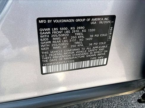 Used 2025 Volkswagen Atlas SE AWD/4WD image 36