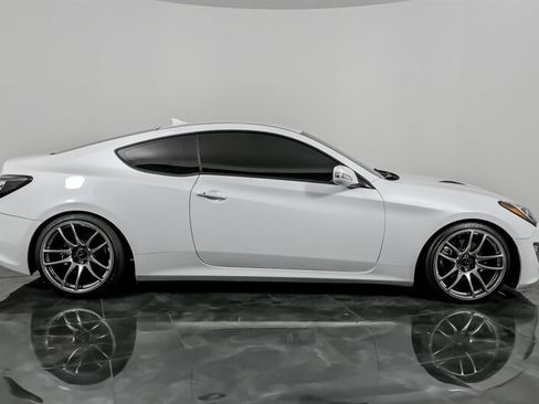 Used 2015 Hyundai Genesis 3.8 image 13