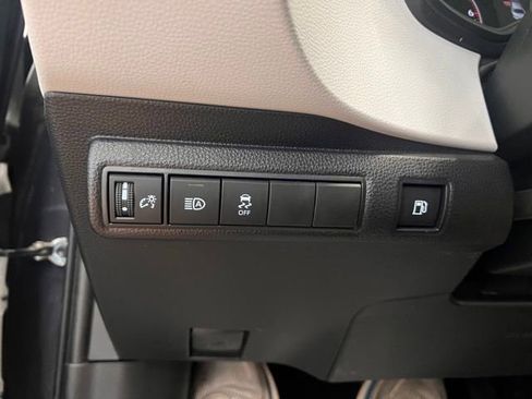 Used 2024 Toyota Corolla SE w/ SE Package image 20