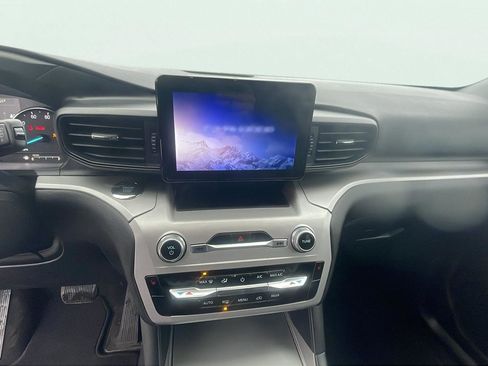 Used 2023 Ford Explorer XLT image 12