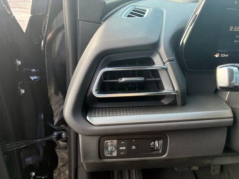 New 2026 Chevrolet Traverse LT FWD image 11