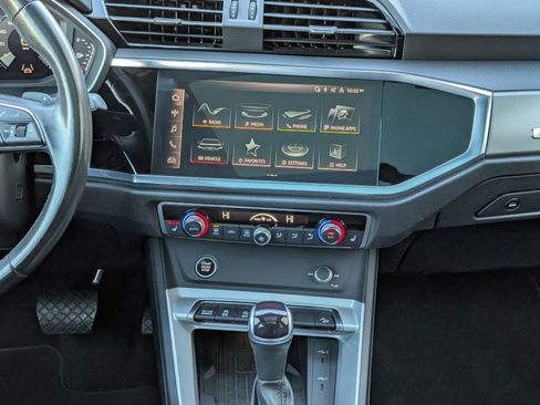 Used 2024 Audi Q3 2.0T Premium image 28