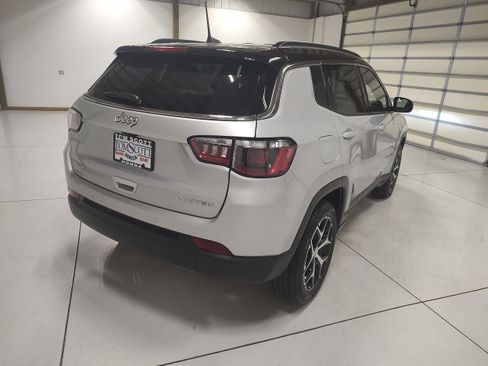 Used 2024 Jeep Compass Limited image 13