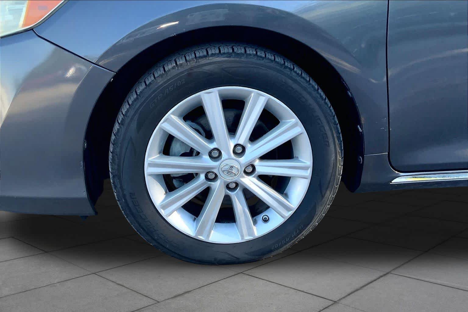 Used 2012 Toyota Camry XLE FWD image 10