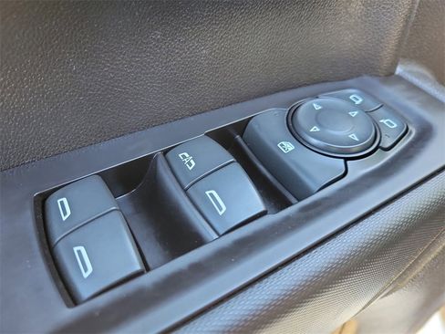 Used 2020 Chevrolet Silverado 1500 Custom w/ Custom Value Package image 16