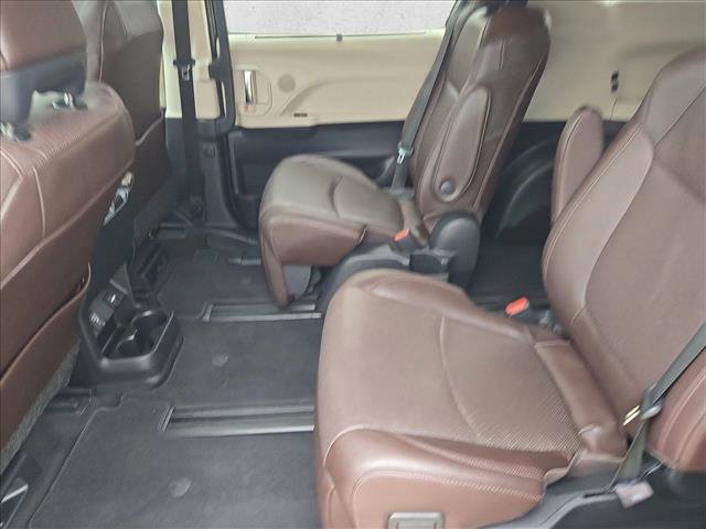 Used 2022 Toyota Sienna Platinum AWD/4WD image 16