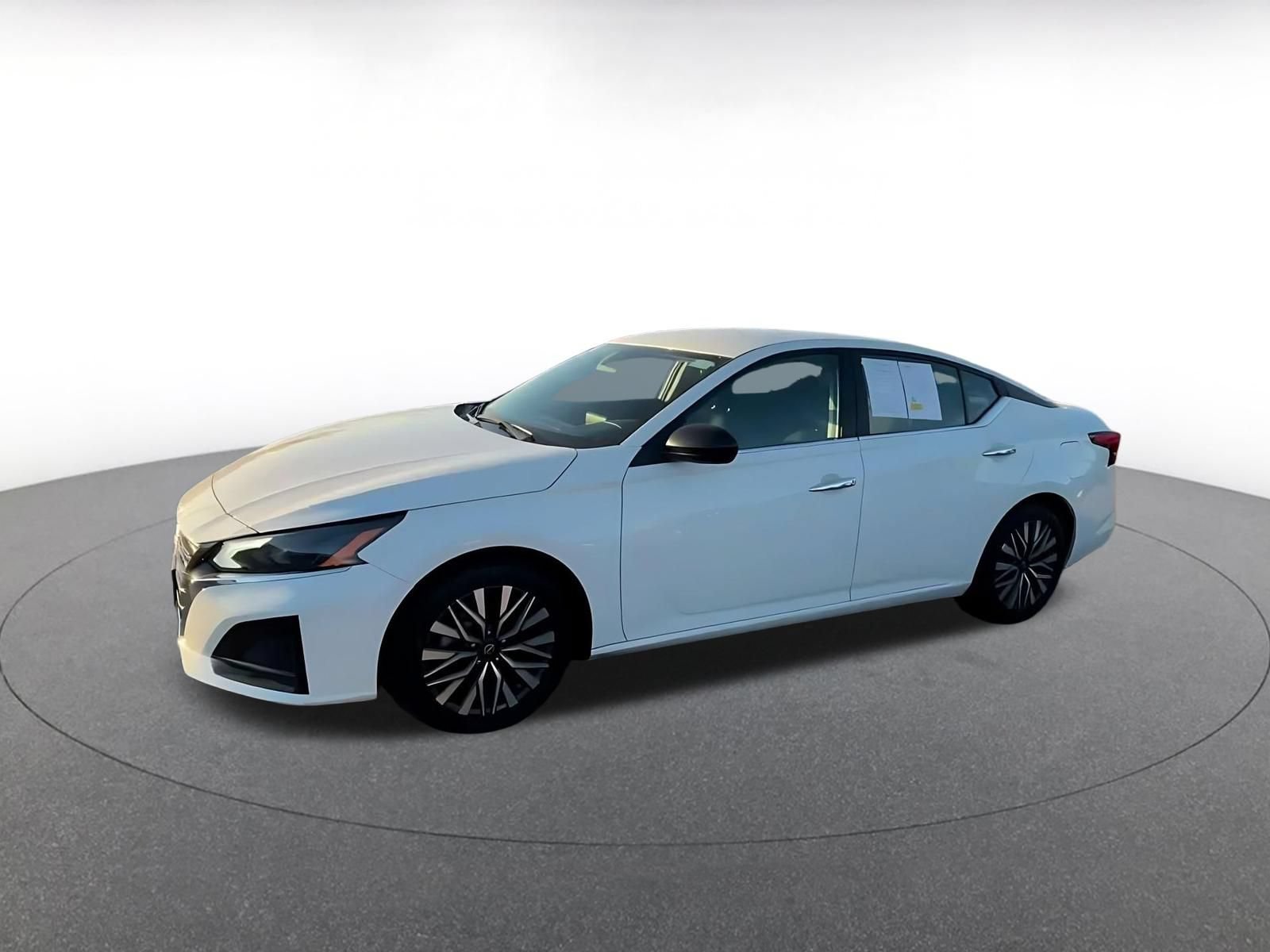Used 2025 Nissan Altima 2.5 SV FWD image 7