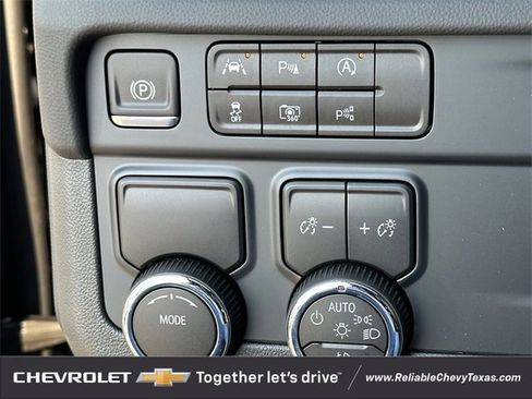 New 2026 Chevrolet Suburban Premier image 22