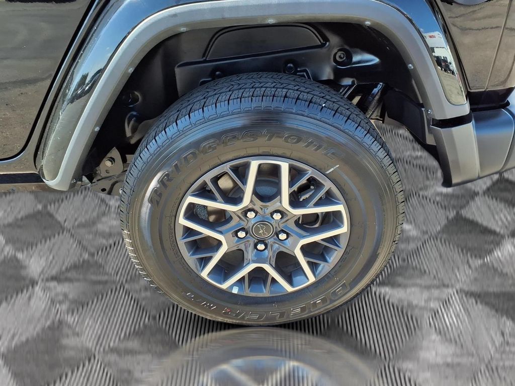 Used 2026 Jeep Wrangler Unlimited Sahara AWD/4WD image 24