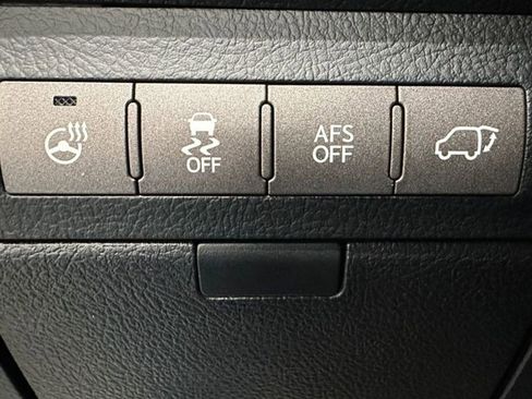 Used 2011 Lexus LX 570 4WD image 24