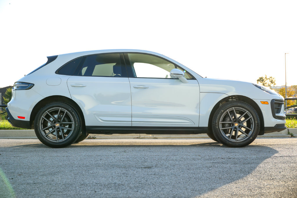Certified 2026 Porsche Macan AWD/4WD image 16