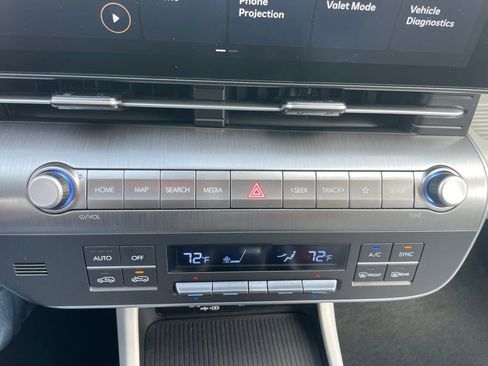 Used 2025 Hyundai Kona SEL image 11