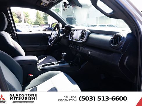 Used 2020 Toyota Tacoma TRD Off-Road AWD/4WD image 28
