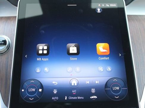 Used 2025 Mercedes-Benz GLC 300 image 23