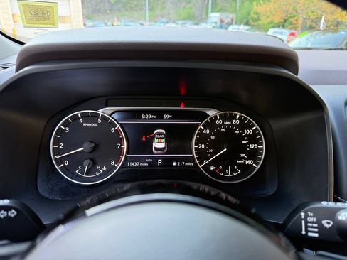 Used 2023 Nissan Rogue SV AWD/4WD image 18