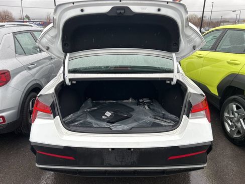 Used 2025 Hyundai Elantra SEL FWD image 24