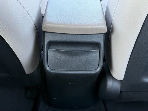 Used 2017 Hyundai Elantra SE image 16