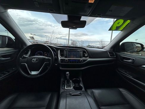 Used 2019 Toyota Highlander XLE FWD image 9