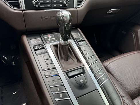 Used 2017 Porsche Macan Turbo AWD/4WD image 53