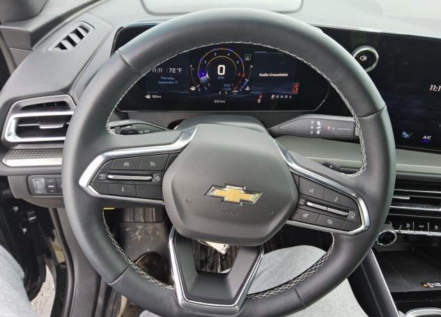 Used 2025 Chevrolet Traverse LT w/ Driver Confidence Package FWD image 6