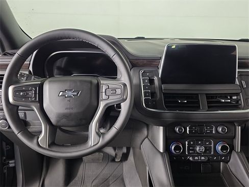 Used 2024 Chevrolet Suburban Z71 w/ Luxury Package image 10