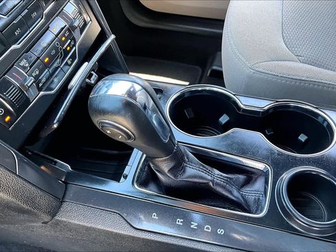 Used 2019 Ford Explorer XLT w/ Equipment Group 201A FWD image 15