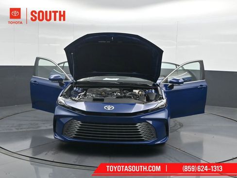 Used 2025 Toyota Camry XLE image 57