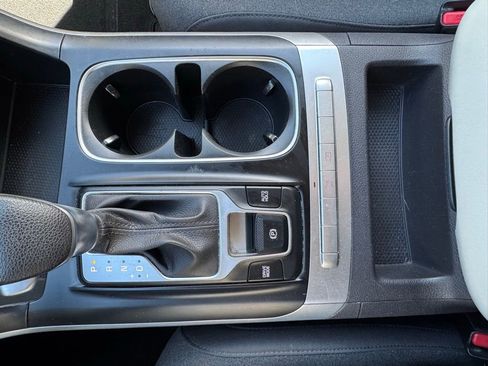 Used 2022 Kia Carnival LX image 21