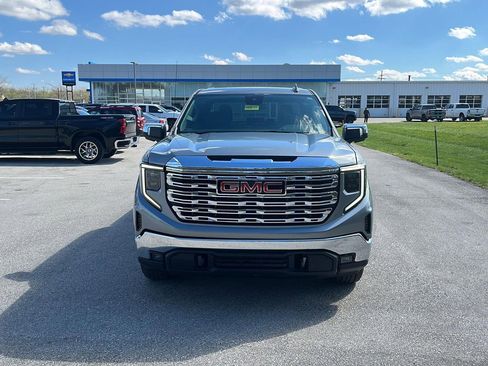 Used 2025 GMC Sierra 1500 SLT AWD/4WD image 9