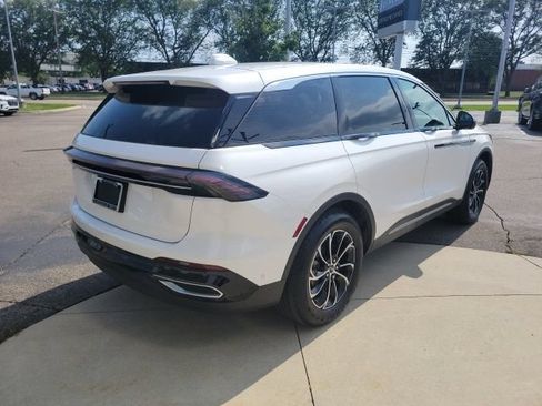 Certified 2024 Lincoln Nautilus Premier AWD/4WD image 9