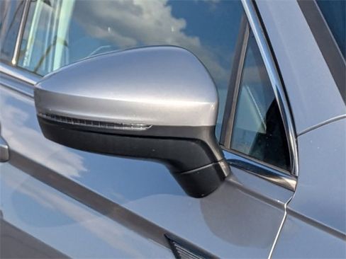 Certified 2024 Volkswagen Tiguan SE image 9