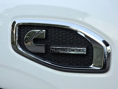 Used 2017 Nissan Titan SV image 9