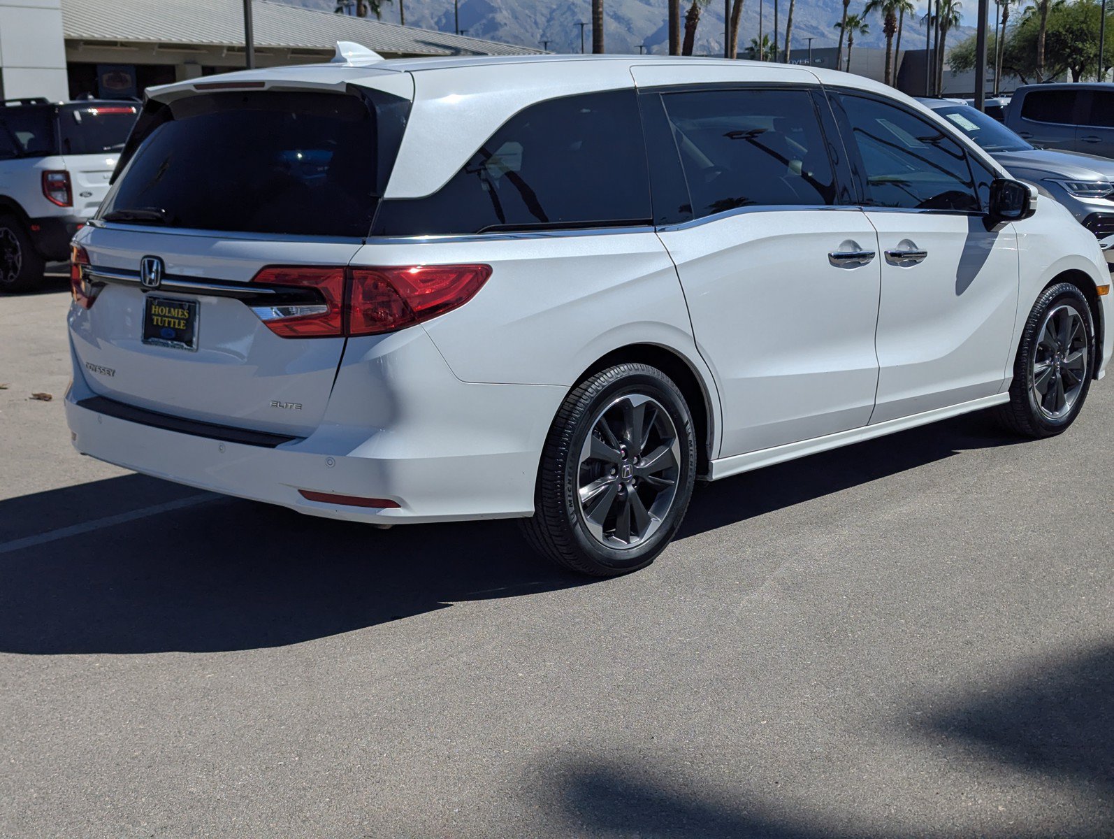 Used 2023 Honda Odyssey Elite image 2