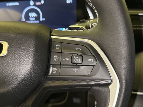 Used 2025 Jeep Grand Cherokee L Altitude image 29