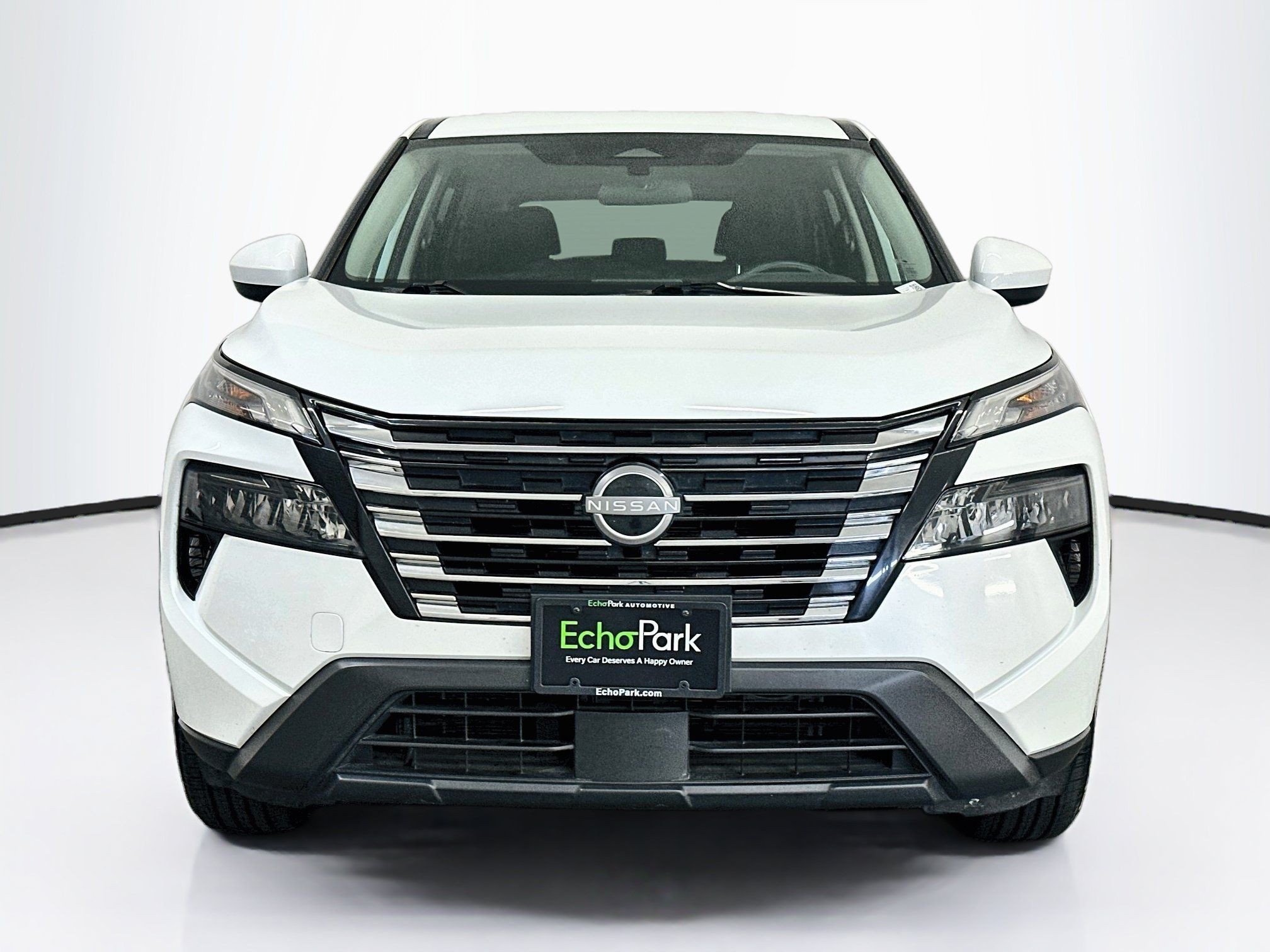 Used 2025 Nissan Rogue SV AWD/4WD image 2
