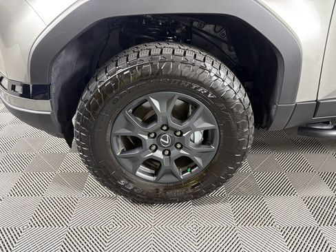 Used 2025 Lexus GX 550 w/ Accessory Package (CT) AWD/4WD image 10