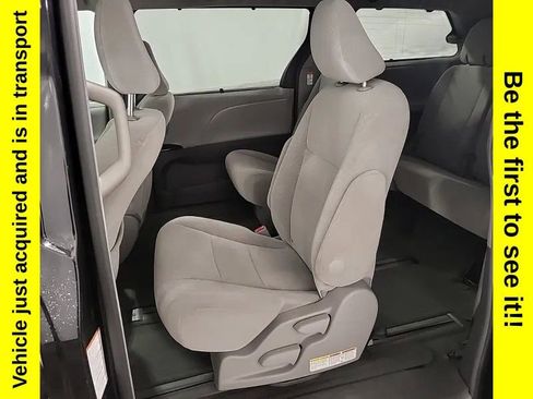 Used 2016 Toyota Sienna LE image 11