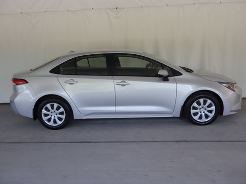Used 2023 Toyota Corolla LE w/ Carpet Mat Package (TMS) FWD image 4