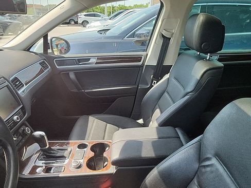 Used 2016 Volkswagen Touareg TDI AWD/4WD image 10