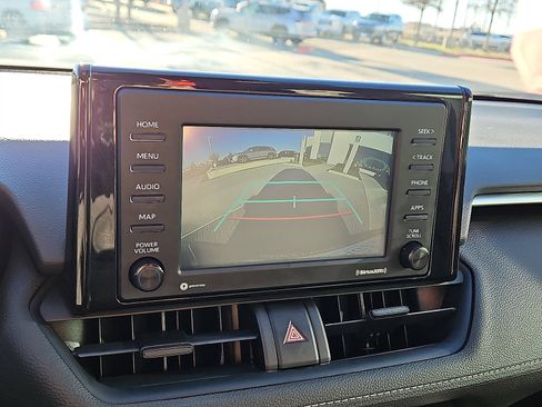 Used 2020 Toyota RAV4 LE image 15