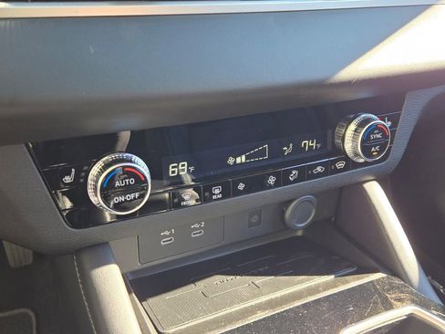 New 2025 Mitsubishi Outlander SE image 22