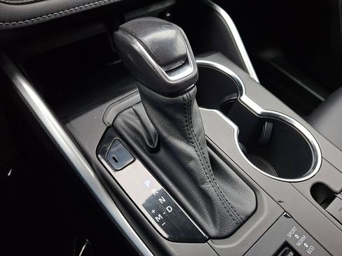 Used 2021 Toyota Highlander XLE image 16